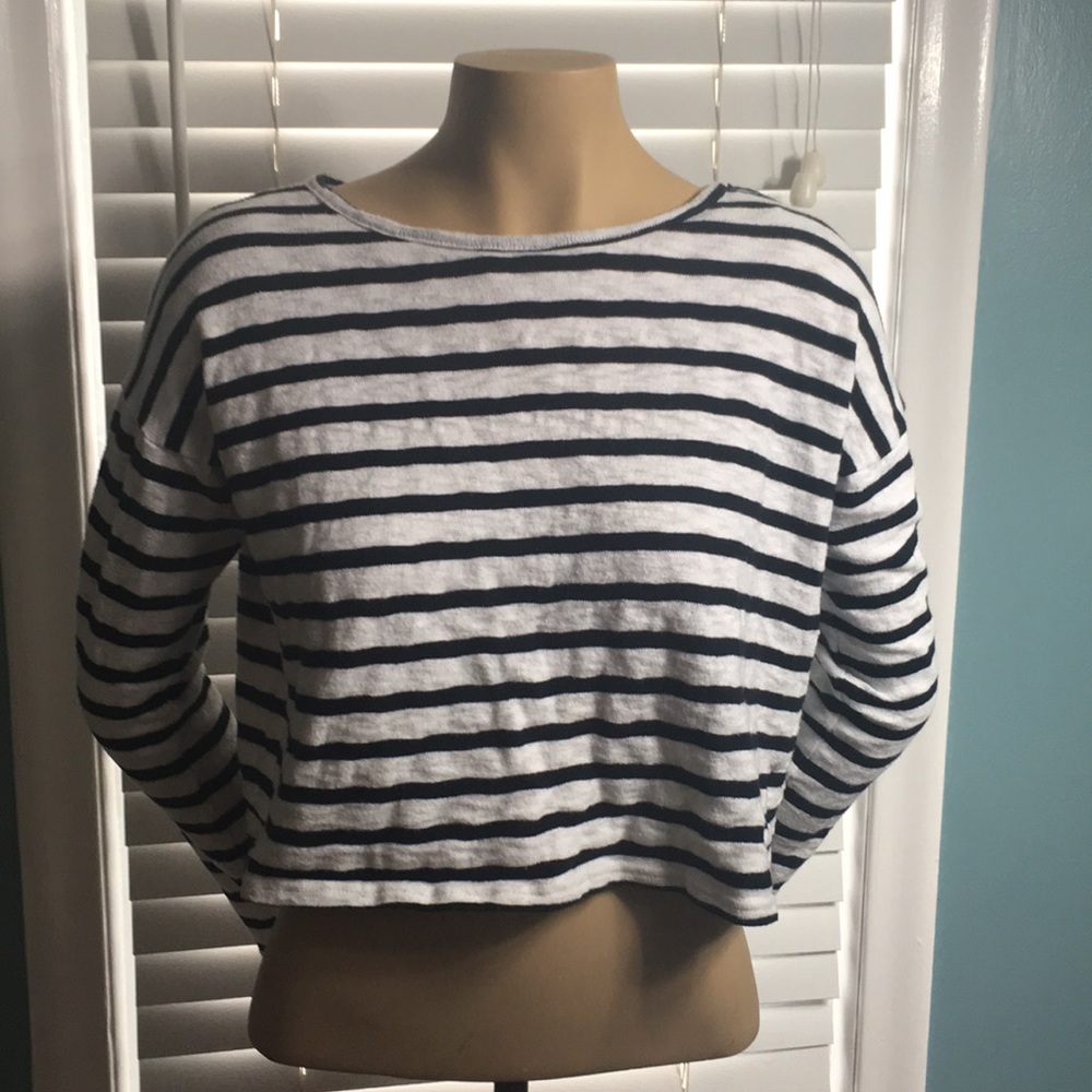 Crop top long sleeve shirt.